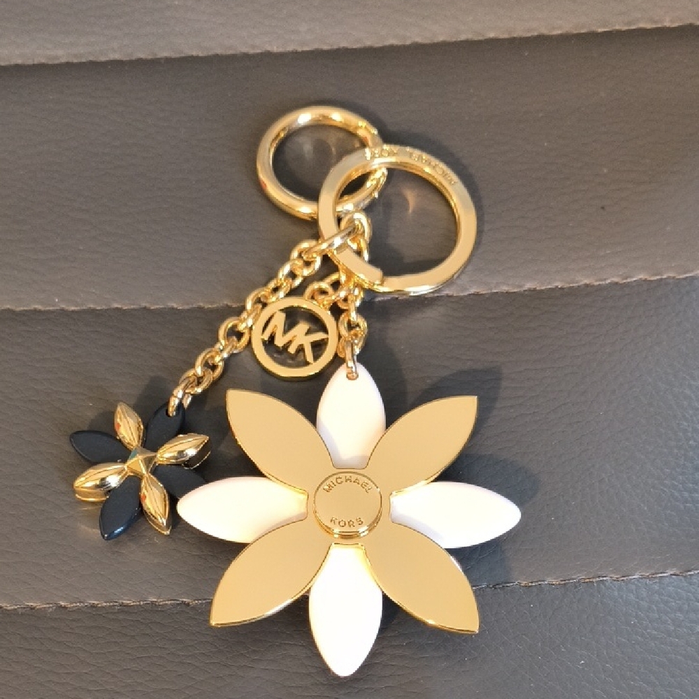 Michael Kors Gold and White Flower Keychain - Picture 2 of 5